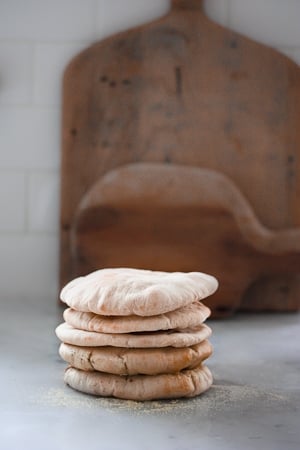 homemade pita bread recipe How to make homemade pita bread- a simple step by step recipe that turns out perfect every time! #pitabread #pitarecipe #bestpitabread