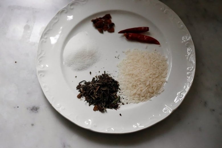 tea smoking ingredients: rice, sugar, tea, chilies and star anise.