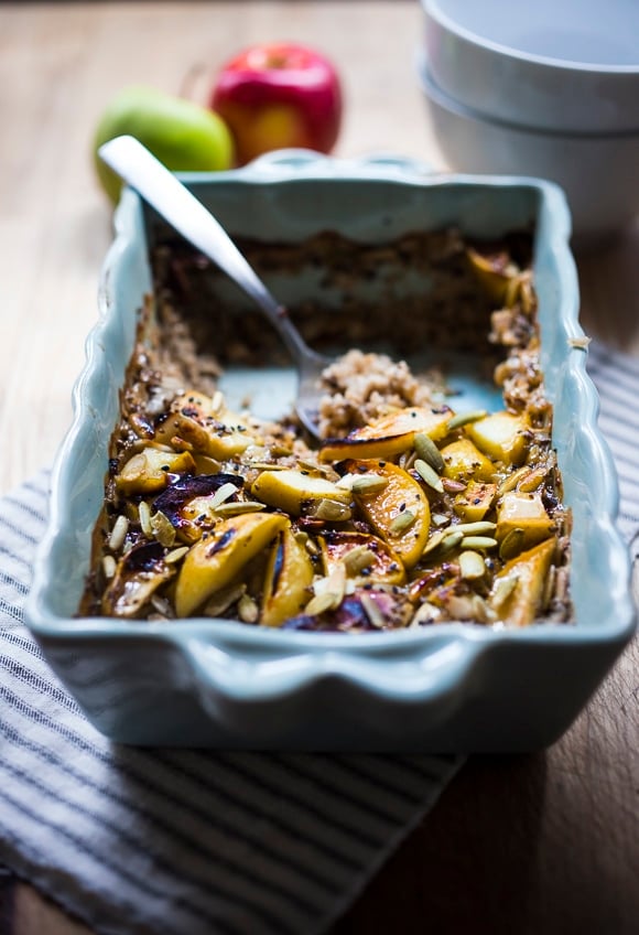 A simple delicious recipe for Baked Stee-cut Oats with apples, pumpkin seeds, flax seeds, spices and maple syrup. Vegan and easy! 