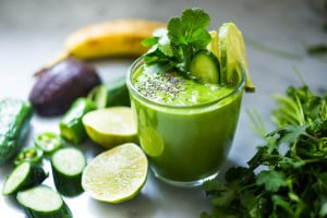 An energizing, spicy Mexican-style green smoothie with avocado, pineapple, cucumber, cilantro, jalapeño and lime! Refreshing, energizing and totally invigorating! Vegan! #vegan #detox #greensmoothie #greenjuice #vegangreensmoothie #avocadosmoothie #smoothie #eatclean #cleaneating #plantbased #vegansmoothie