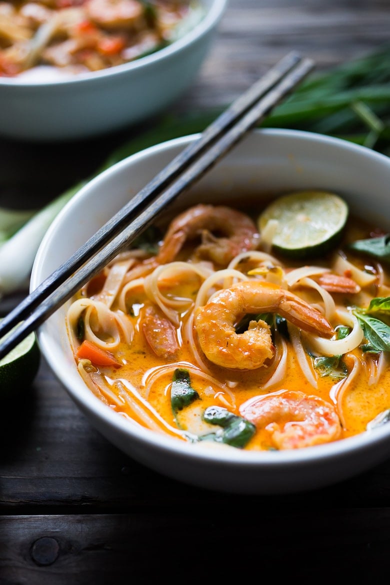 How to make Khao Soi! How to make Khao Soi! A Thai Coconut Curry Noodle Soup with a rich fragrant coconut broth w/ either shrimp, tofu or chicken and rice noodles.