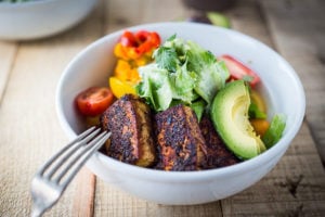 Vegan Ceasar Salad with Blackened Cajun Tofu dressed in a creamy caesar dressing that is dairy-free, nut-free and low in calories! #vegancaesar #vegancaesardressing #vegansalad