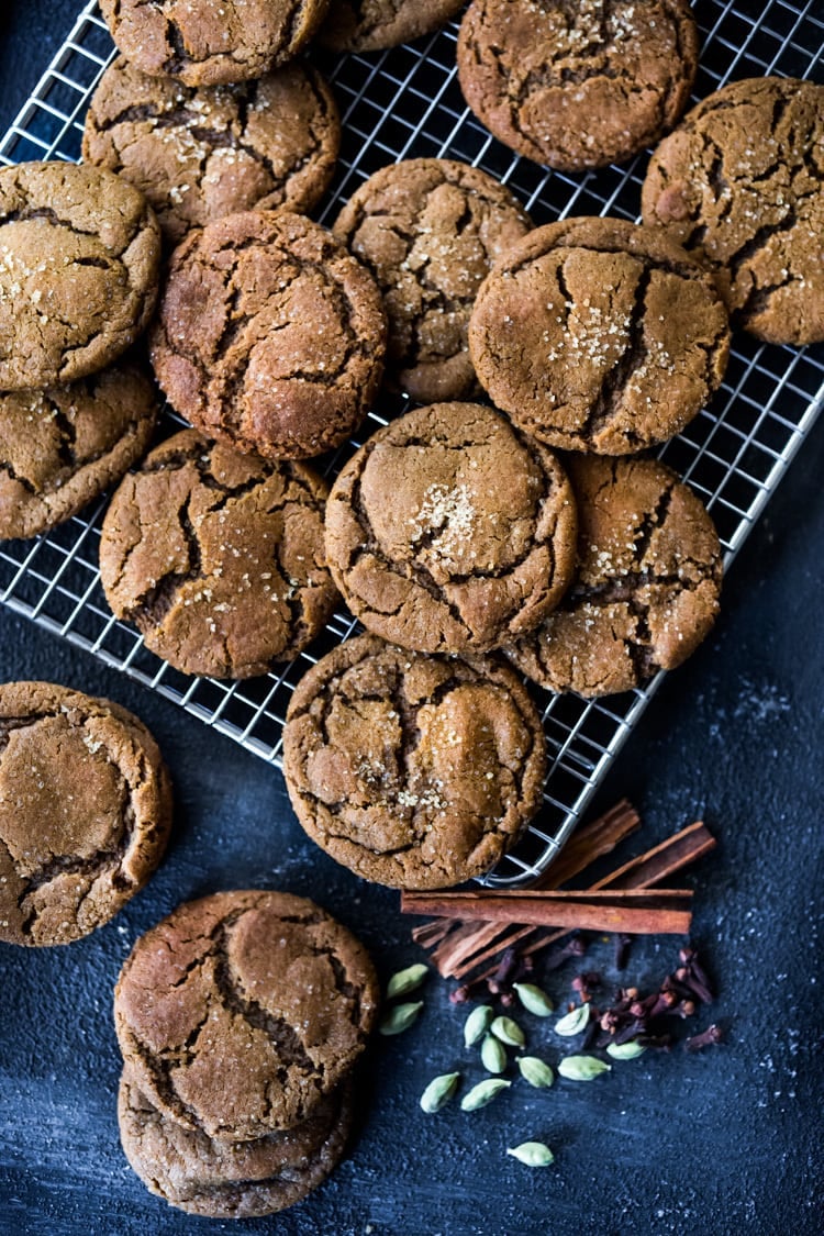 Spicy Chai Molasses Cookies are soft and chewy on the inside and crispy on the edges. Seasoned with chai spices, these take old-fashioned Molasses Cookies to whole other level! #molassescookies #chaicookies #christmascookies 