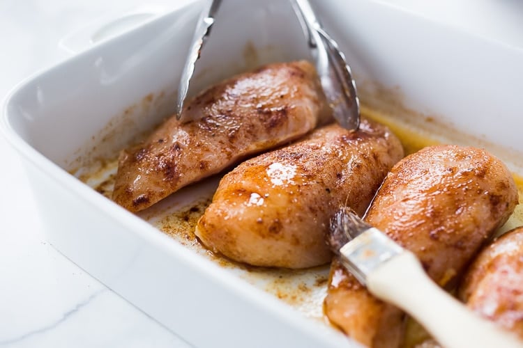 chicken breast recipes Baked Chicken Breasts- a simple easy recipe for perfectly juicy and flavorful chicken breast, roasted in the oven. #chickenbreast #bakedchicken #easychicken #chickenrecipes #roastedchicken