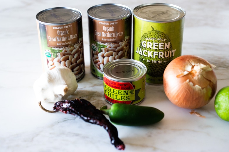 White Bean Chili with Jackfruit - vegan and can be made in an Instant Pot. #verde #veganchili #instantpotchili #jackfruit #jackfruitchili #chiliverde
