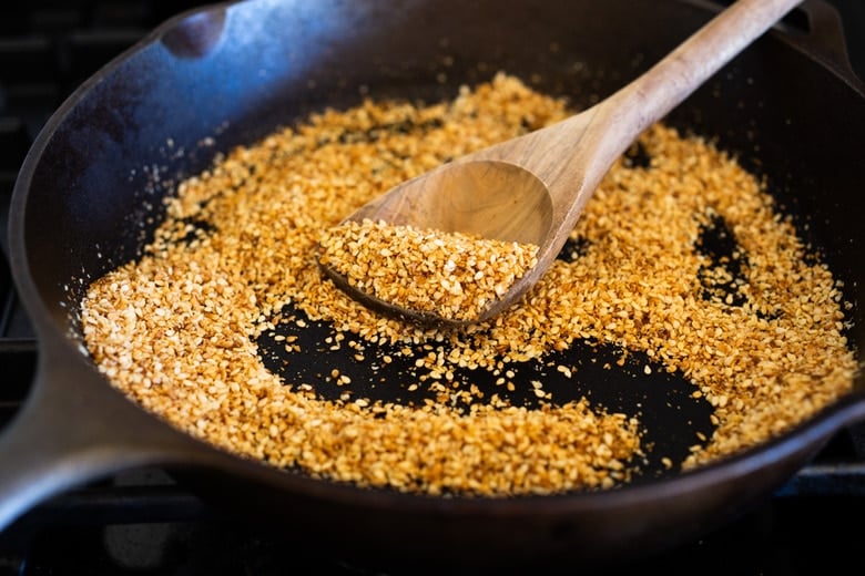 How to make Furikake- a Japanese spice blend made with seaweed, toasted sesame seeds, salt and optional bonito and spices. Use on rice, veggies, fish or avocado toast! Vegan and Gluten-free. #furikake