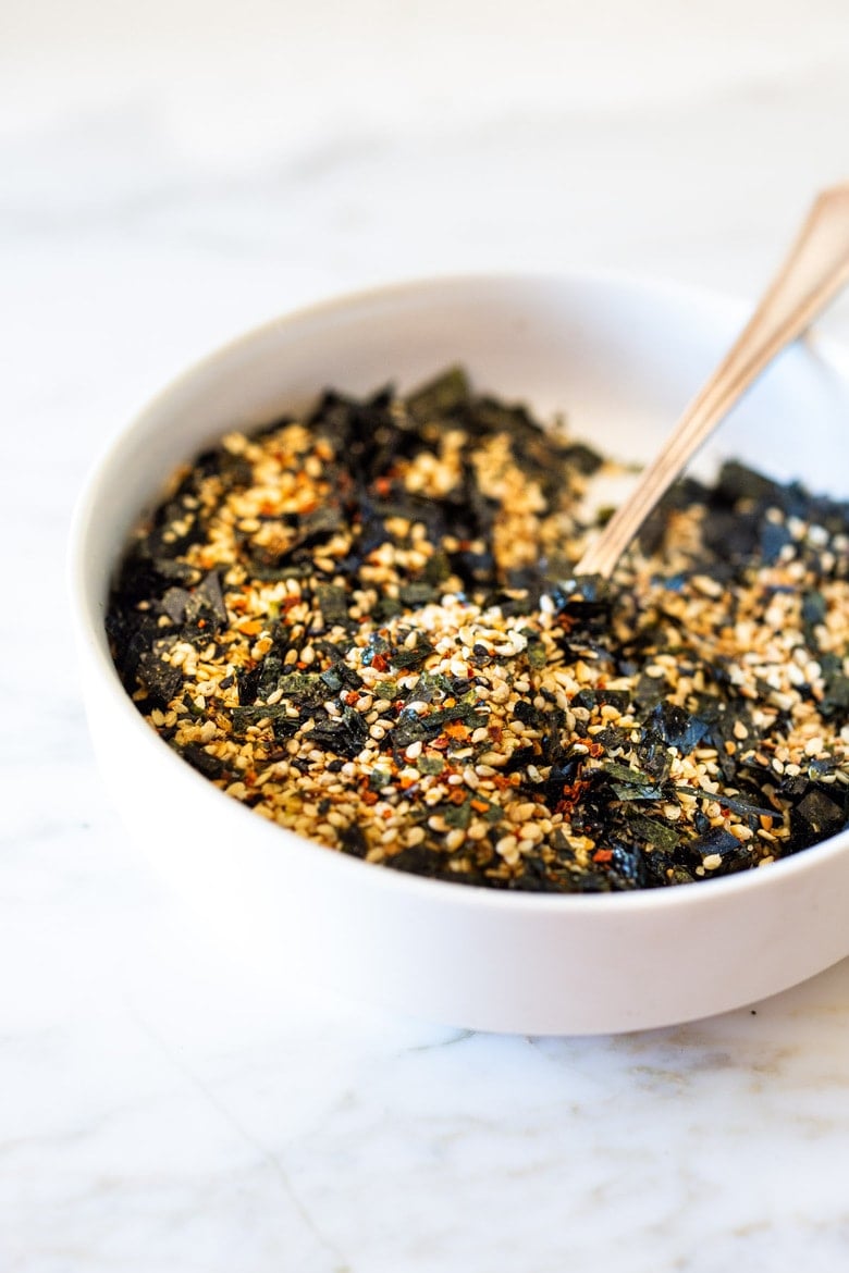 How to make Furikake- a Japanese spice blend made with seaweed, toasted sesame seeds, salt and optional bonito and spices. Use on rice, veggies, fish or avocado toast! Vegan and Gluten-free. #furikake