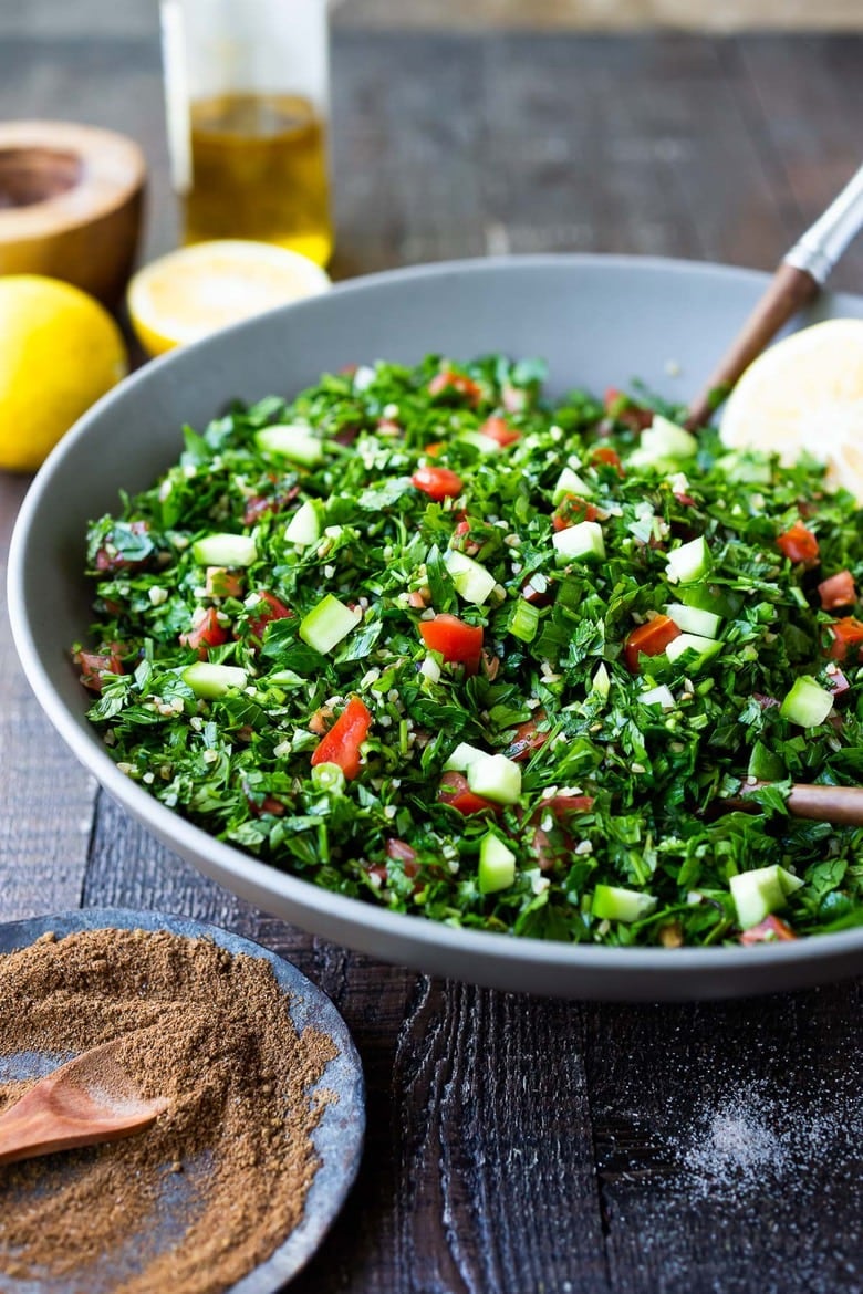 How to make the BEST Tabouli - this authentic Lebanese version is full of flavor, vegan and can be made with bulgar or quinoa. Seasoned with 7- spice! #tabouli #tabbouleh