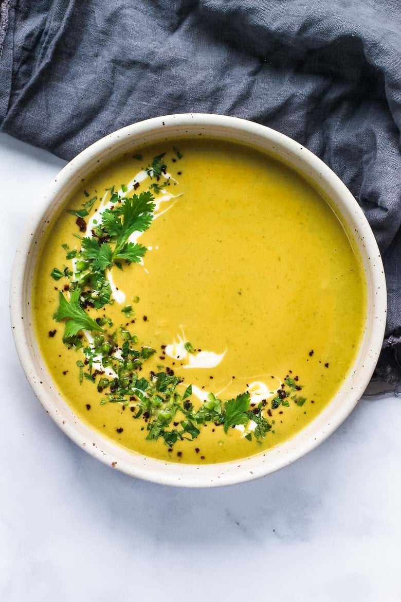 Healthy Zucchini Recipes! Our 20 Best Zucchini Recipes: Curried Zucchini Soup with ginger and mint. A fast and easy vegan-adaptable soup that is healthy and flavorful. #zucchini #curriedzucchinisoup
