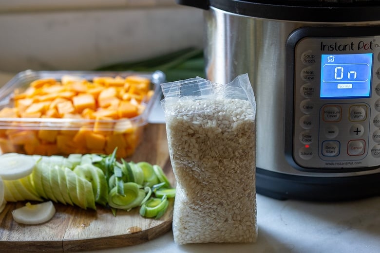 A quick and easy weeknight recipe for Butternut Risotto with Leeks and Spinach made with very little fuss, in your Instant Pot pressure cooker. Vegan-adaptable and Gluten-free. #butternut #butternutrisotto #instantpot #vegan