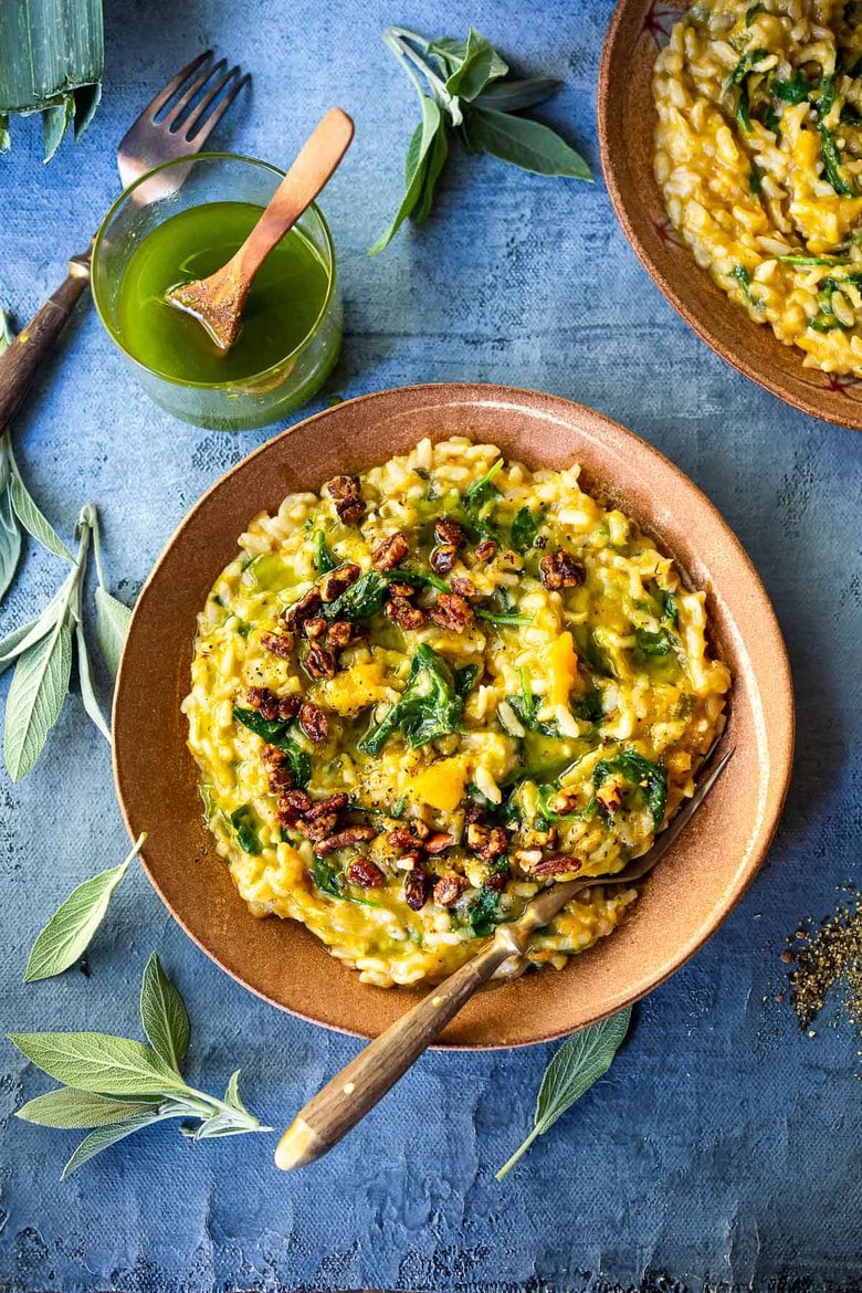 Cozy up with a comforting bowl of Butternut Risotto with Leeks and Spinach made with very little fuss, in your Instant Pot pressure cooker. Vegan-adaptable and Gluten-free. #butternut #butternutrisotto #instantpot #vegan