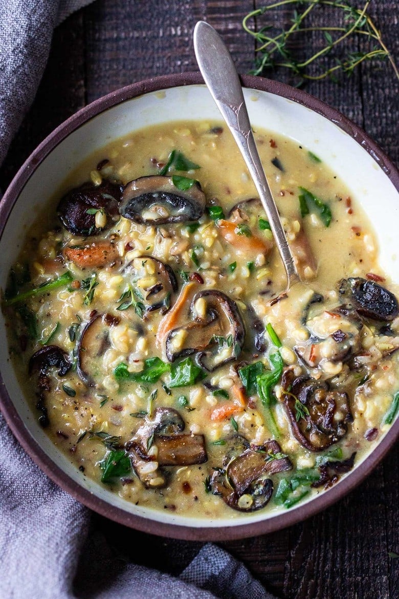 Instant Pot Wild Rice Soup with mushrooms and spinach- a healthy vegetarian soup recipe that is easy, fast and vegan adaptable! #healthy #wildricesoup #instantpot #vegetarian