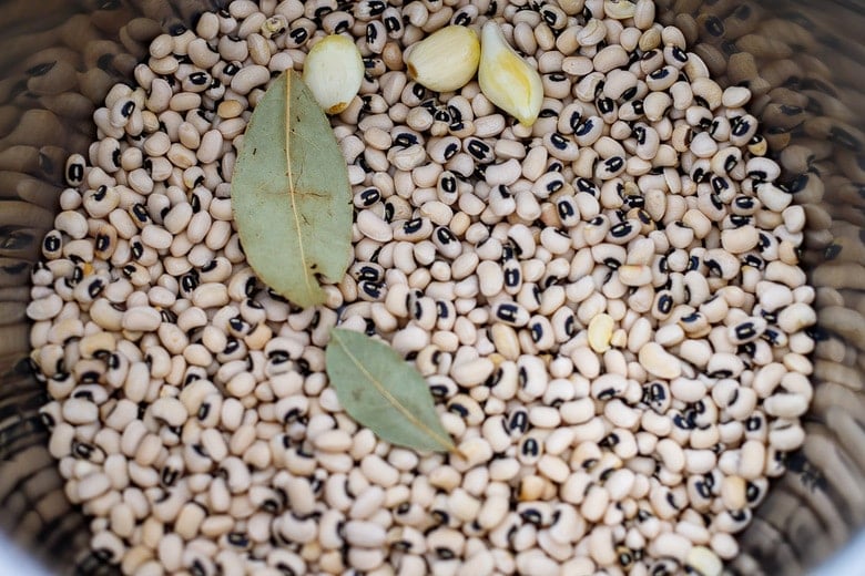 black eyed peas cooking in and instant pot. 