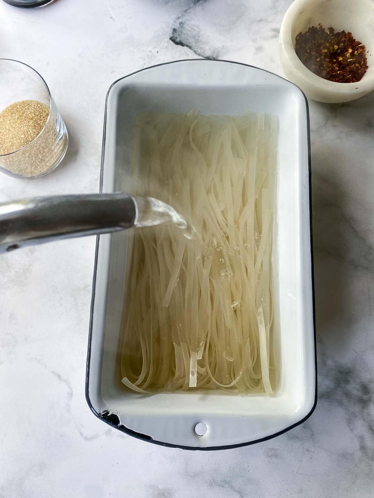 Soak the rice noodles with boiling water.