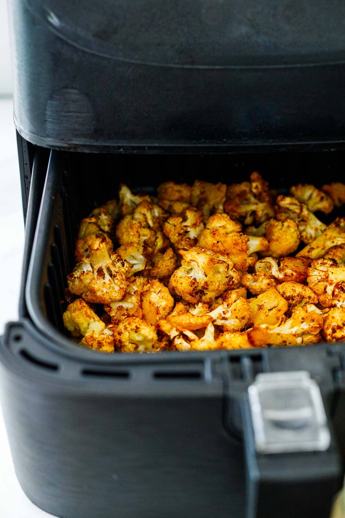 crispy cauliflower florets in air fryer. 