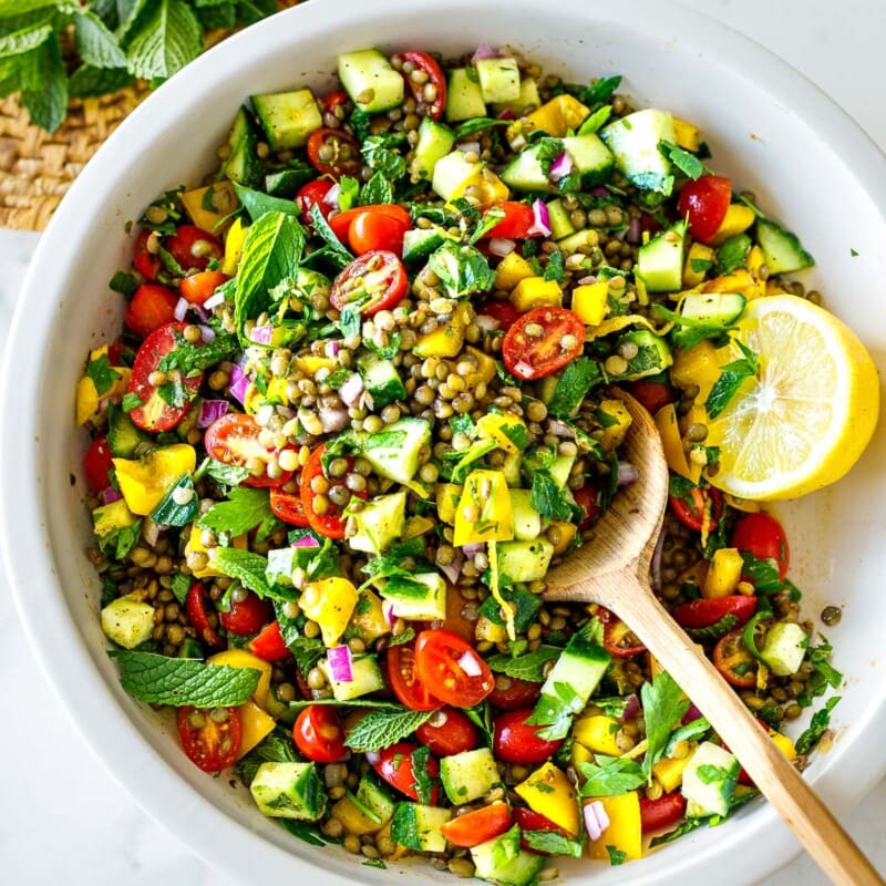 This Mediterranean-inspired lentil salad recipe is bursting with flavor! Cold and refreshing, it's made with simple ingredients in 30 mins!